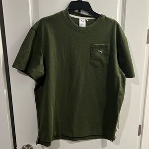 ⭐️Deep Olive green front pocket t shirt Puma size L